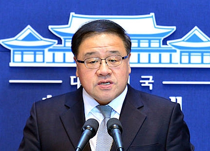 경제 관련 브리핑하는 안종범/뉴시스