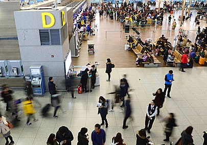 관광객으로 붐비는 인천공항/뉴시스