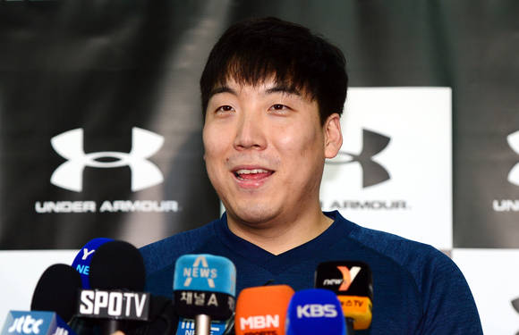 미소 짓는 메이저리거 김현수/뉴시스
