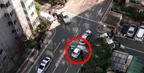 부산 금정경찰서는 20일 금정구의 한 아파트 단지 내에서 난폭운전을 하며 난동을 부린 신원 미상의 남성을 공포탄 1발을 쏴 검거했다고 밝혔다. 2017.02.20. (사진=부산경찰청 제공)