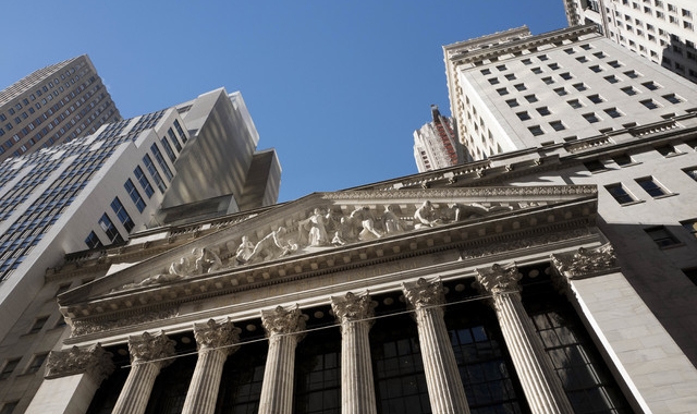 지난 2016년 12월21일 뉴욕의 증권거래소 모습. 뉴욕 증시는 4일(현지시간) 금리 인상 계속 전망으로 다우 지수가 0.75%, S&P 500 지수 0.82%, 나스닥 지수 1.81% 등 큰 폭으로 하락했다. /뉴시스