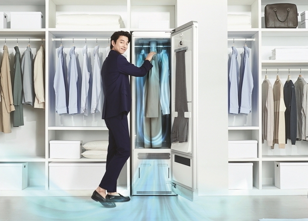 코웨이 '사계절 의류청정기'(자료 = 코웨이 제공)