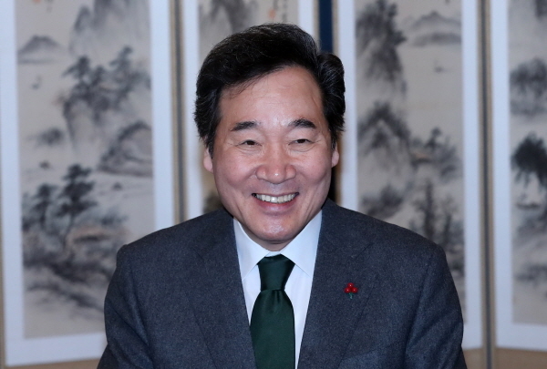 이낙연 국무총리가 16일 오전 서울 종로구 삼청동 국무총리 공관에서 열린 유네스코 문화유산 '씨름' 남북공동등재 관계자 격려 오찬에서 인사말을 하고 있다.