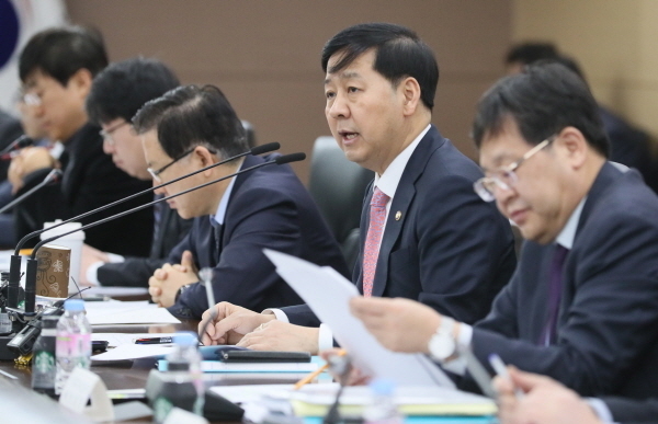 구윤철 기획재정부 2차관이 28일 오후 정부세종청사에서 관계부처 기조실장과 공공기관 부사장 등이 참석한 가운데 열린 제1차 재정관리점검회의를 주재하고 있다. (뉴시스)
