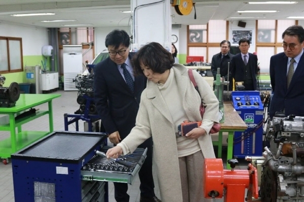 김경 서울시의원은 ‘특성화고 릴레이 학교현장 소통’의 첫 걸음으로 중구에 소재하고 있는 한양공업고등학교를 방문했다.
