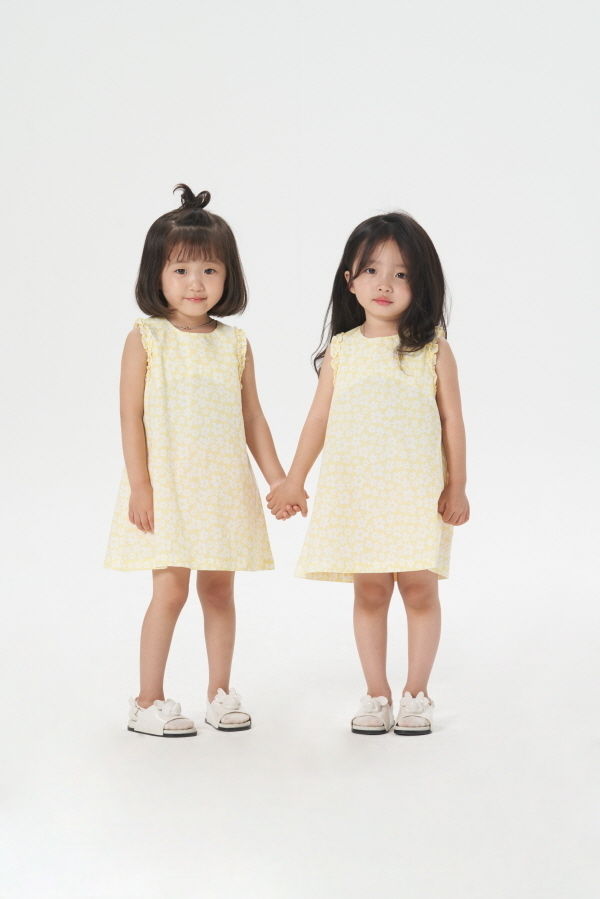 쌍둥이 유튜브 크리에이터 뚜아뚜지가 KB디지털 모델로 선정됐다. (제공=KB국민은행)