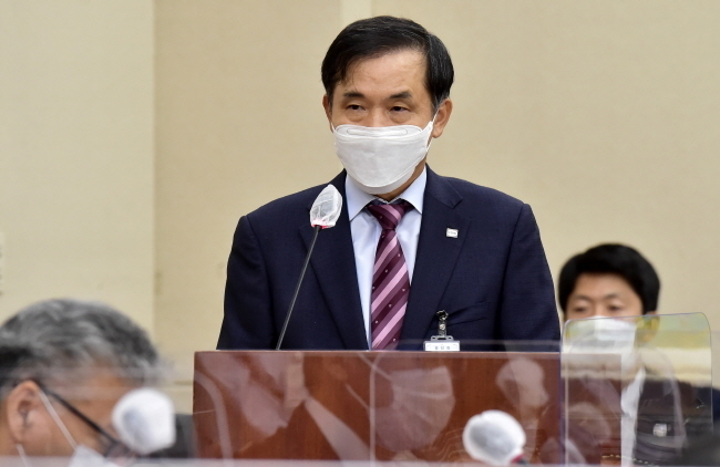위성백 예보 사장이 20일 서울 여의도 국회 본관 정무위원회 회의실에서 열린 예금보험공사·한국자산관리공사·한국주택금융공사·한국예탁결제원 등 2020 국정감사에 출석, 업무보고를하고 있다.(공동취재사진)