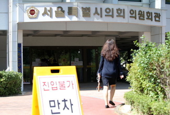 내년 서울시 채무는 올해 말 기준 8조433억원에서 1조9427억원이 증가한 9조6860억원에 이를 것으로 추산됐다.