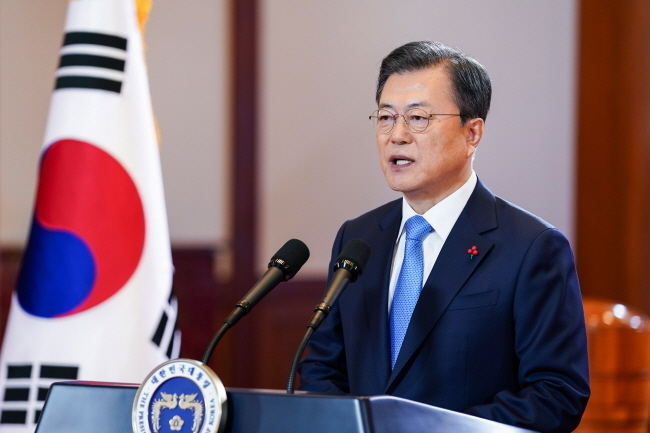 문재인 대통령은 11일 "아동학대를 더 이상 용납할 수 없다"며 "정부가 할 수 있는 최대한의 조치를 하겠다"고 밝혔다.