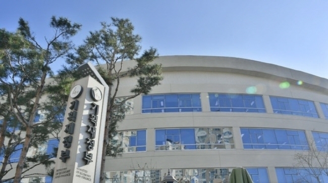지난해 1~11월 세금이 전년보다 9조원 가까이 줄었으나 신종 코로나바이러스 감염증(코로나19) 확산 여파로 지출은 57조원 넘게 늘어나 적자 규모가 100조원에 육박했다.