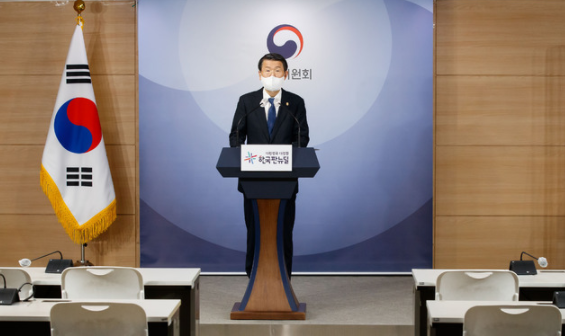 은성수 금융위원장이 3일 서울 종로구 정부서울청사 합동브리핑실에서 공매도 부분적 재개 관련 내용을 발표하고 있다.<br>
(사진=금융위원회 제공)