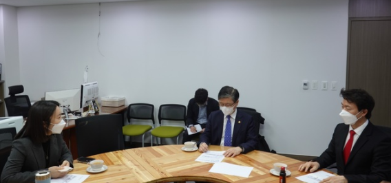 왼쪽부터 이소영 의원, 변창흠 장관, 김종천 시장