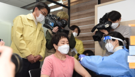 서울 노원구에서 26일 코로나19 백신 첫 접종을 진행하고 있다. (사진=노원구 제공)