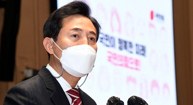 오세훈 국민의힘 서울시장 후보가 5일 서울 여의도 국회에서 열린 국민의힘 의원총회에 참석해 인사말을 하고 있다. (공동취재사진)