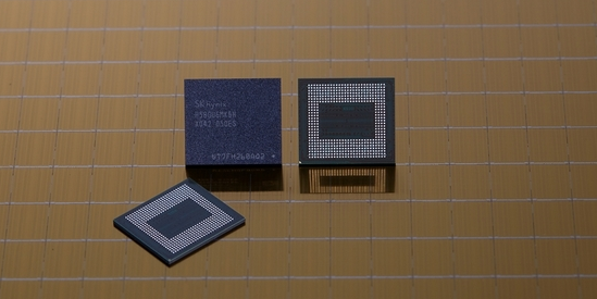 SK하이닉스가 양산하는 18GB LPDDR5 모바일 D램 (제공=SK하이닉스)