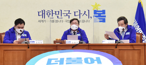 더불어민주당 김태년 당대표 직무대행이 15일 서울 여의도 국회에서 열린 중앙선대위회의에서 발언하고 있다. (공동취재사진)