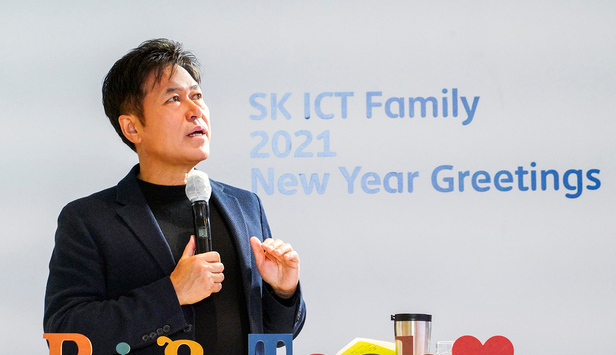  박정호 SK텔레콤 사장이 4일 서울 중구 SK텔레콤 본사에서 비대면 형식으로 열린 ‘2020년 SK ICT 패밀리 신년인사회’에 참석해 신년 메시지를 발표하고 있다. (사진=SK텔레콤 제공)
