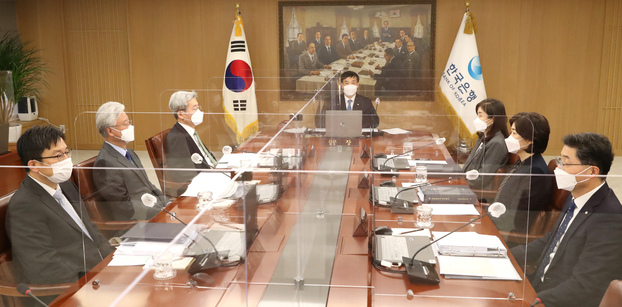 이주열 한국은행 총재가 지난 2월 25일 오전 서울 중구 한국은행에서 열린 금융통화위원회 본회의에서 회의를 주재하고 있다. (사진=한국은행 제공)