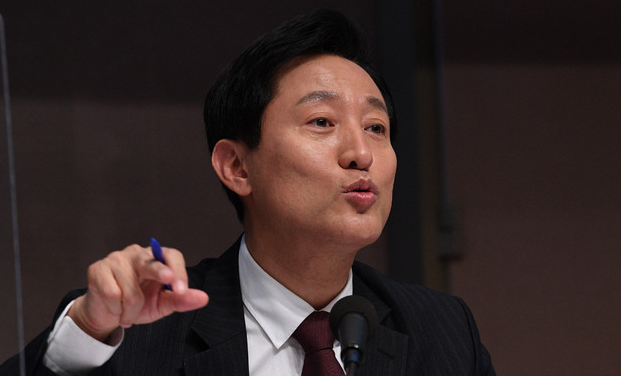 오세훈 국민의힘 서울시장 후보가 31일 오전 서울 중구 한국프레스센터에서 열린 서울시장 후보 초청 관훈토론회에 참석해 질문에 답변하고 있다. 