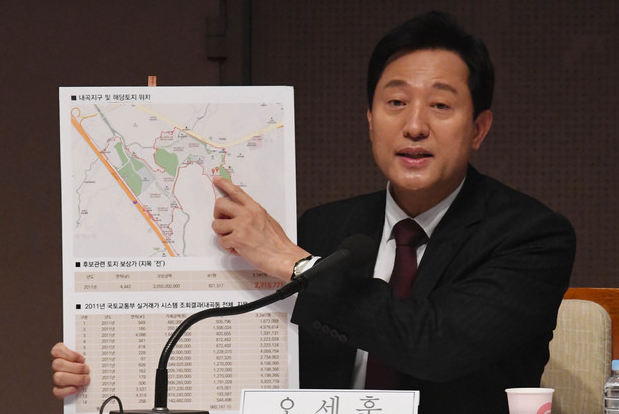오세훈 국민의힘 서울시장 후보가 지난달 31일 오전 한국프레스센터에서 열린 서울시장후보 초청 관훈토론회에 참석해 '내곡동 땅 의혹'에 대하여 답변하고 있다.