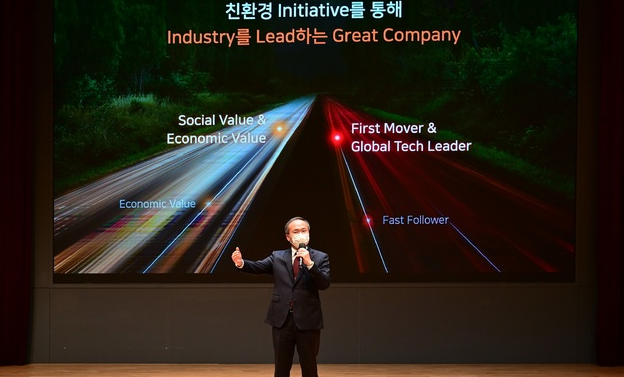 이석희 SK하이닉스 CEO가 주주총회에서 파이낸셜스토리를 설명하고 있다. (제공=SK하이닉스)