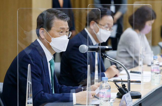 은성수 금융위원장이 지난 6일 서울 종로구 생명보험교육문화센터에서 보험업권 최고경영자(CEO) 간담회를 하고 있다.<br>
(사진=금융위원회 제공)