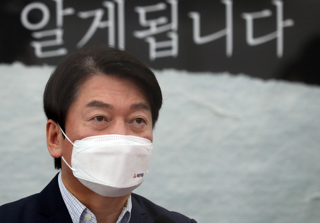 안철수 국민의당 대표가 26일 오전 서울 여의도 국회에서 열린 최고위원회의에서 모두발언을 하고 있다. (공동취재사진)