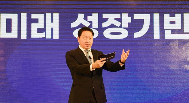 지난 4월 29일 서울 중구 상의회관에서 최태원 신임 대한상공회의소 회장의 취임식을 대신해 열린 '비대면 타운홀 미팅'에서 최 회장이 인사말을 하고 있다.
