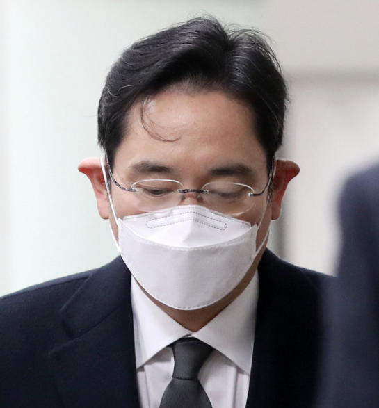 이재용 삼성전자 부회장이 지난 1월 18일 오후 서울 서초구 서울고등법원에서 열리는 국정논단 관련 파기환송심 선고 공판에 출석하고 있다.