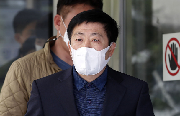 박상학 자유북한운동연합 대표가 지난달 6일 오전 서울 서초구 서울중앙지법에서 열린 '미허가 기부금 모집' 관련 1차 공판을 마친 뒤 나서고 있다.