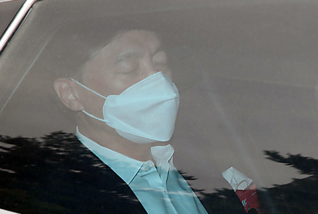 지난달 23일 오전 서울 서초구 서울중앙지방검찰청으로 이성윤 중앙지검장이 출근하고 있다. (공동취재사진)