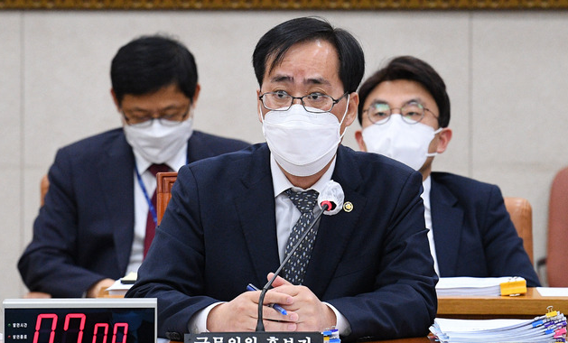 박준영 해양수산부 장관 후보자가 지난 4일 오후 서울 여의도 국회 농림축산식품해양수산위원회에서 열린 인사청문회에서 자료요청에 대해 답변하고 있다.