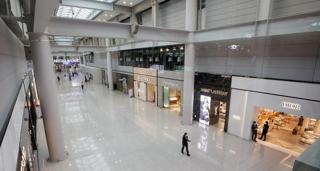 사진은 지난 3월 인천국제공항 제1여객터미널의 면세구역 모습