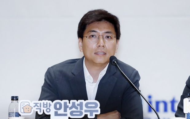 안성우 직방 대표가 6일 서울 여의도 국회의원회관에서 열린 '국회 디지털경제 혁신연구포럼 출범식' 좌담회에서 발언하고 있다.
