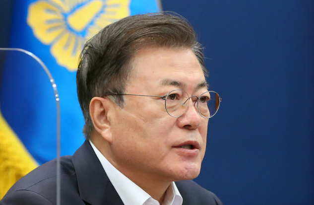  문재인 대통령이 지난 5월 11일 오전 청와대 여민관에서 제20회 국무회의를 주재하고 있다.