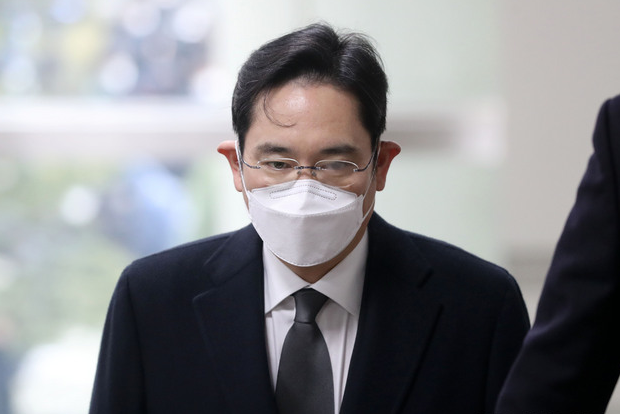  이재용 삼성전자 부회장이 지난 1월 18일 오후 서울 서초구 서울고등법원에서 열리는 국정논단 관련 파기환송심 선고 공판에 출석하고 있다.