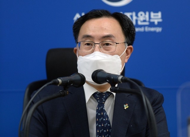 문승욱 산업통상자원부 장관이 8일 세종시 정부세종청사 산업부 기자실에서 열린 출입기자단 간담회에 참석해 발언하고 있다. (사진=산업통상자원부 제공)