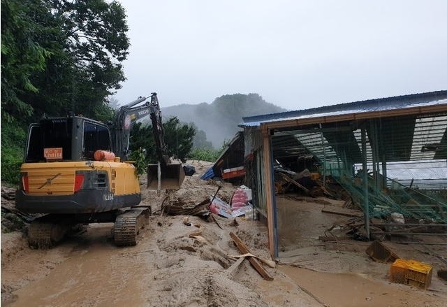거창군 주상면 우사 부근 산사태.