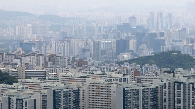 지난 달 한강 이북 서울 14개구 강북권 아파트 평균 전셋값이 처음으로 5억원을 돌파했다. 8일 서울 남산에서 바라본 강북권 아파트.