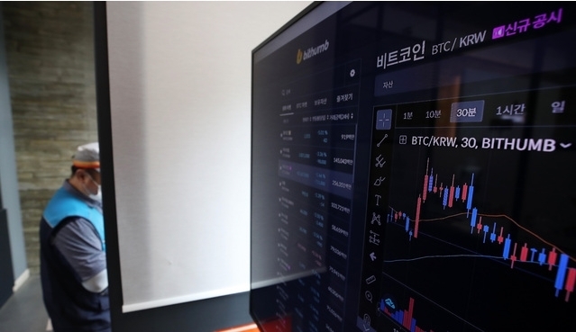 11일 오전 서울 강남구 암호화폐 거래소 빗썸 강남 고객센터 전광판에 비트코인 등 암호화폐 시세가 표시되고 있다. 한편 중미 엘살바도르가 전 세계에서 처음으로 가상화폐 비트코인을 법정통화로 채택한 나라가 됐다.
