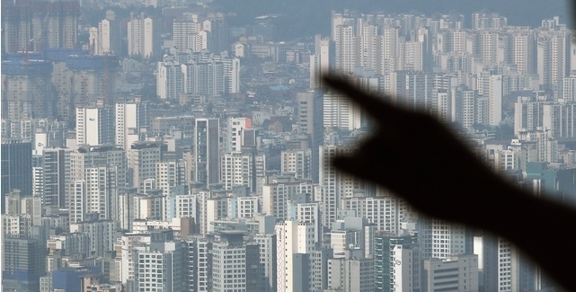 서울 중구 남산서울타워에서 내려다 본 서울 시내 아파트 단지. 이 사진은 기사 내용과 직접적 관련 없음