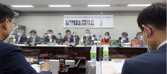 29일 오후 정부세종청사에서 최저임금위원회 6차 전원회의가 열리고 있다. 2021.06.29.