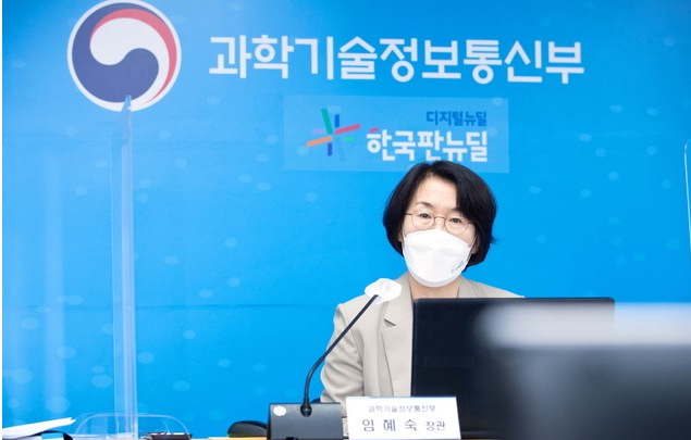 임혜숙 과학기술정보통신부 장관이 5일 세종시 세종파이낸스센터 과기정통부 기자실에서 열린 출입기자 간담회에 참석해 인사말을 하고 있다. (사진=과학기술정보통신부 제공)