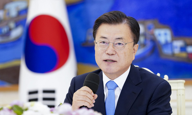 문재인 대통령이 9일 청와대 본관에서 미 의회 코리아스터디 그룹(CSGK) 대표단을 접견, 발언하고 있다.