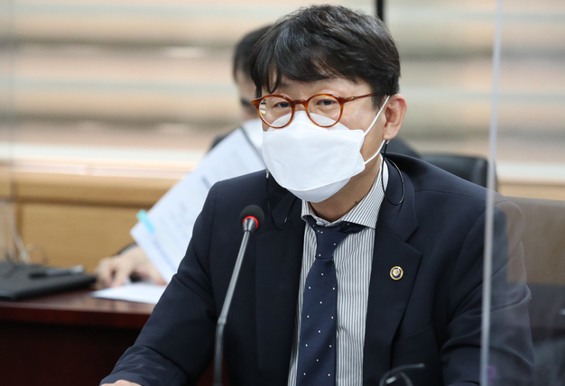  도규상 금융위원회 부위원장이 24일 서울 종로구 정부서울청사에서 열린 금융위·금감원·정책금융기관 TCFD(기후관련 재무정보공개 태스크 포스) 지지선언 및 제1차 그린금융협의회에 참석해 발언하고 있다. 