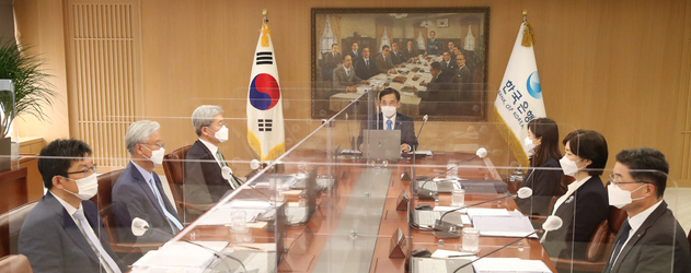 이주열 한국은행 총재가 15일 오전 서울 중구 한국은행에서 열린 금융통화위원회 본회의에서 회의를 주재하고 있다. (사진=한국은행 제공)