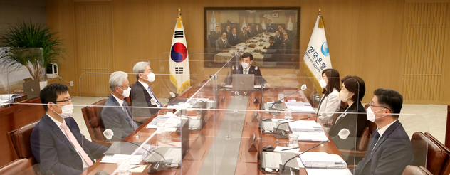 이주열 한국은행 총재가 27일 오전 서울 중구 한국은행에서 열린 금융통화위원회 본회의에서 회의를 주재하고 있다. (사진=한국은행 제공)