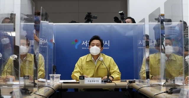  오세훈 서울시장이 20일 오전 서울시청 서울안전통합센터 상황실에서 열린 코로나19 관련 긴급 자치구 구청장회의를 주재하며 모두발언을 하고 있다. (공동취재사진) 2021.07.20.