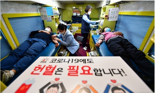 코로나19 '4차 대유행'으로 헌혈자가 급감하면서 혈액 수급에 비상이 걸렸다. 