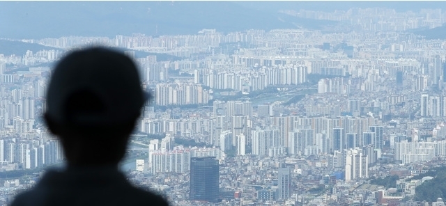 서울 송파구 롯데월드타워 서울스카이에서 바라본 도심에 아파트와 주택들이 보이고 있다. 2021.07.26.
